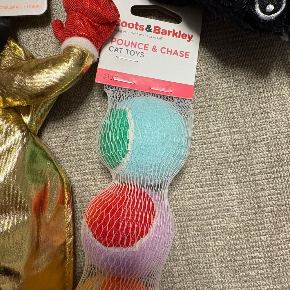 Assorted cat/dog toys. All brand new with tags!